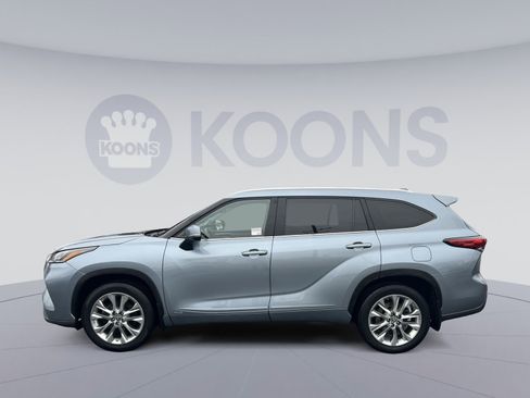 Used 2023 Toyota Highlander Limited image 2