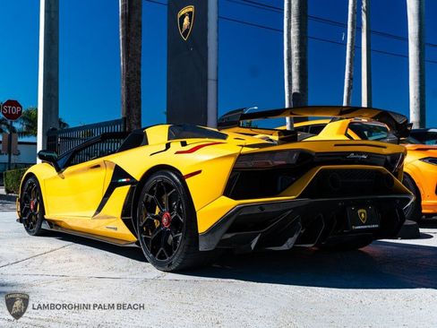 Used 2021 Lamborghini Aventador SVJ image 4