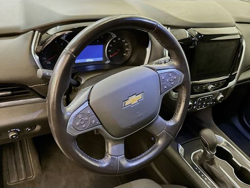 Used 2021 Chevrolet Traverse LT image 18