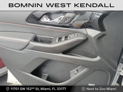 Used 2024 Chevrolet Traverse RS image 24