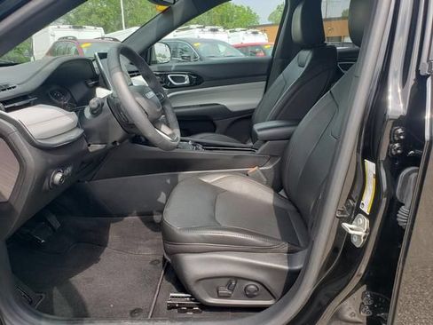 Used 2023 Jeep Compass Limited AWD/4WD image 10