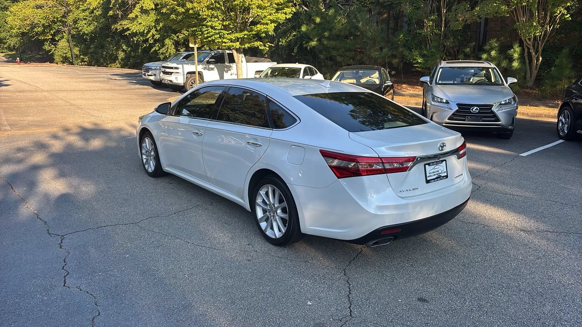 Used 2013 Toyota Avalon Limited w/ Technology Pkg FWD image 7