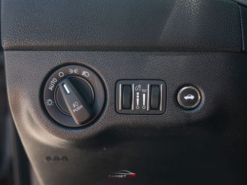 Used 2018 Dodge Charger R/T RWD image 34
