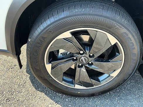 Certified 2024 Nissan Rogue SV w/ SV Premium Package FWD image 7
