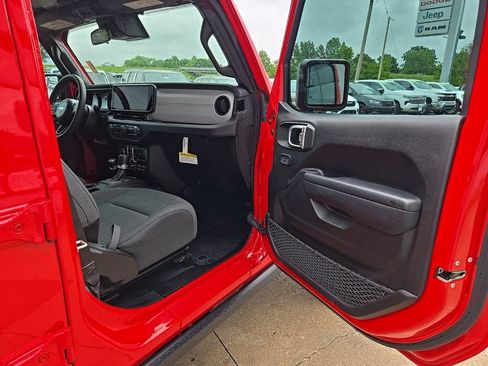 Used 2024 Jeep Wrangler Unlimited Sport AWD/4WD image 70