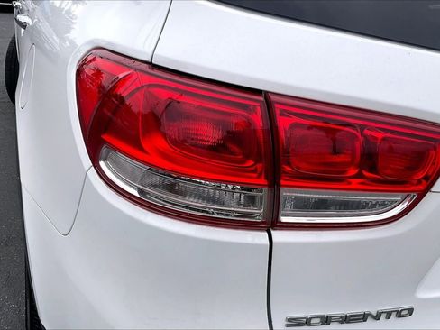 Used 2016 Kia Sorento FWD image 30