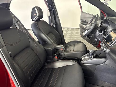 Used 2020 Nissan Kicks SR w/ SR Premium Package FWD image 30