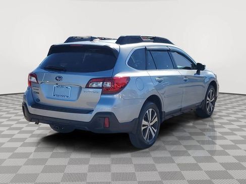 Used 2018 Subaru Outback 2.5i Limited image 4