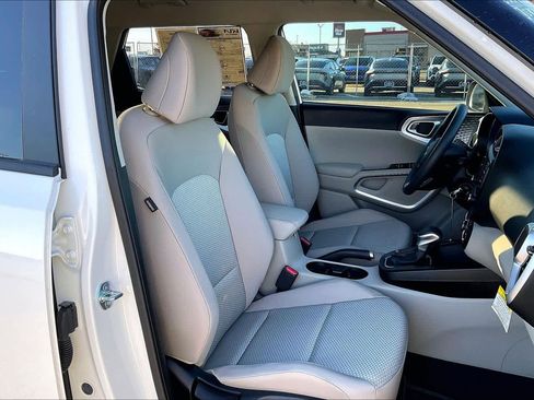 Certified 2024 Kia Soul LX image 13