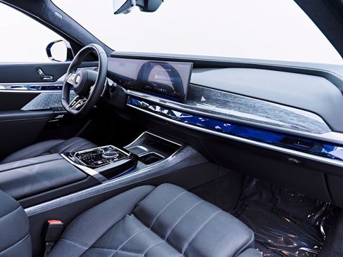 Used 2024 BMW 760i xDrive AWD/4WD image 47