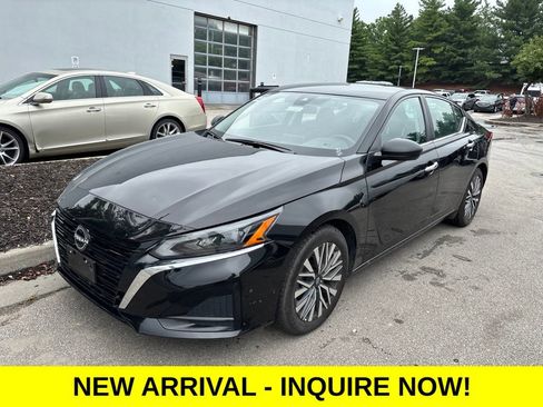 Used 2025 Nissan Altima 2.5 SV FWD image 1