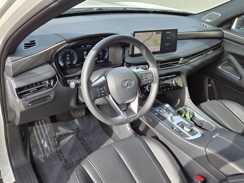 Certified 2025 INFINITI QX60 Luxe w/ Black Edition image 5