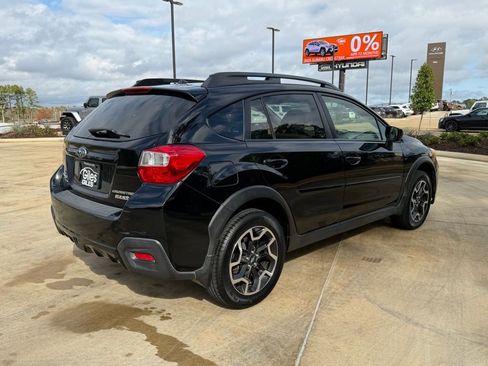Used 2017 Subaru Crosstrek 2.0i Premium w/ Moonroof Package image 5