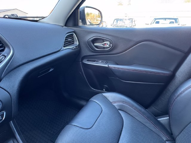 Used 2022 Jeep Cherokee Trailhawk w/ Sound & Nav Group AWD/4WD image 43