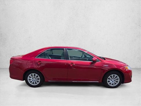Used 2013 Toyota Camry LE FWD image 3