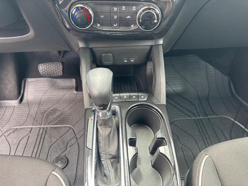 Used 2025 Chevrolet TrailBlazer LT w/ LT Cold Weather Package FWD image 16