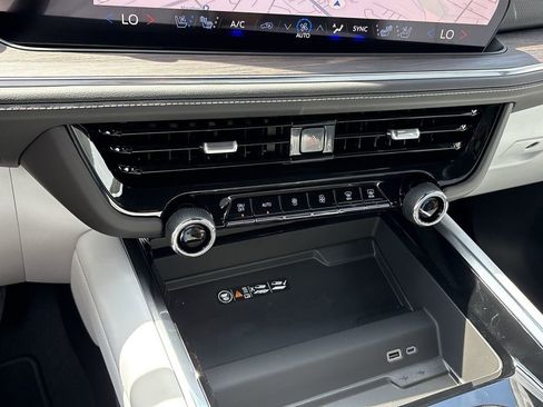 New 2025 Chevrolet Suburban Premier AWD/4WD image 18