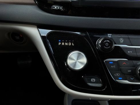 Used 2024 Chrysler Voyager LX FWD image 27