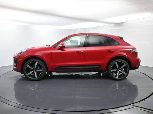 Certified 2025 Porsche Macan AWD/4WD image 2