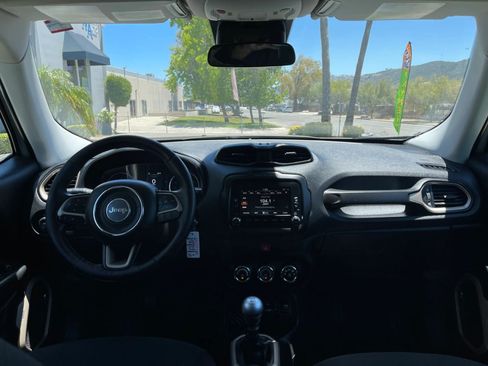 Used 2016 Jeep Renegade 75th Anniversary FWD image 12