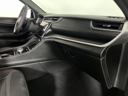 Certified 2025 Jeep Grand Cherokee L Altitude image 31