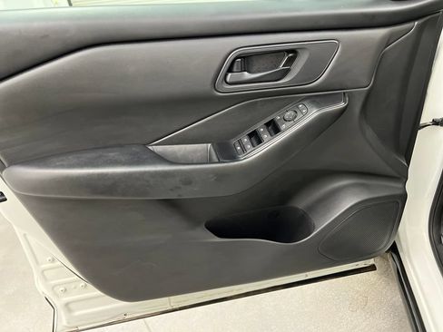 Used 2024 Nissan Rogue S FWD image 14
