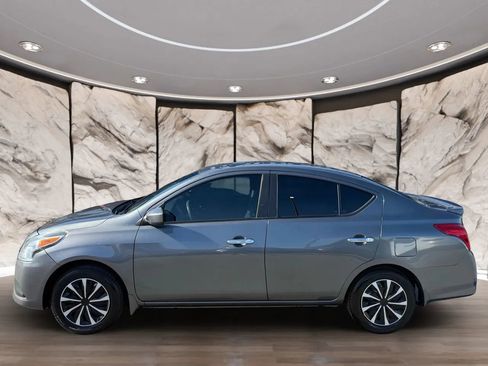 Used 2016 Nissan Versa SV image 6
