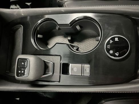 Used 2023 Nissan Rogue SL w/ SL Premium Package image 21