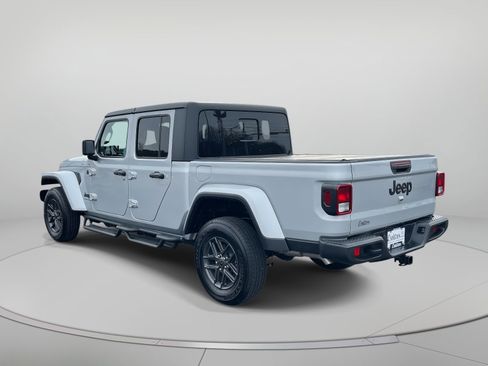 Used 2024 Jeep Gladiator Sport image 6