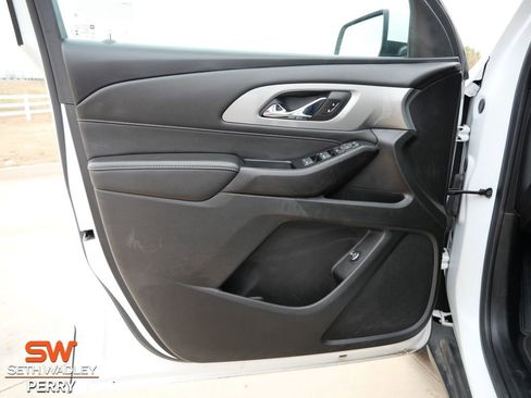 Used 2023 Chevrolet Traverse LT image 18