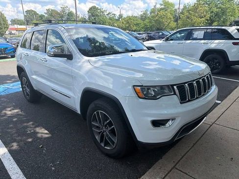 Used 2017 Jeep Grand Cherokee Limited AWD/4WD image 2