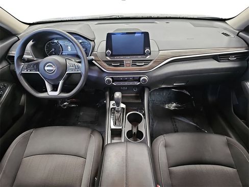 Used 2024 Nissan Altima 2.5 SV image 9