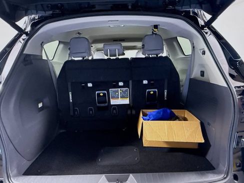 Used 2024 Toyota Sienna XLE w/ XLE Plus Package FWD image 34