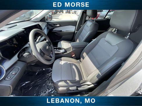 Certified 2025 Chevrolet Trax LT FWD image 18