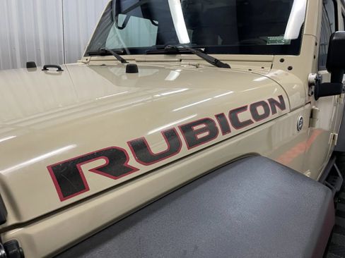 Used 2011 Jeep Wrangler Unlimited Rubicon w/ Connectivity Group AWD/4WD image 17