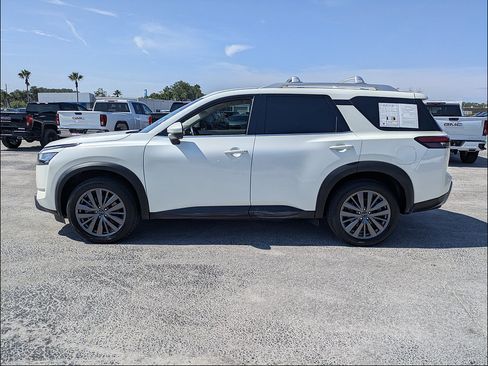 Used 2023 Nissan Pathfinder SL w/ SL Premium Package FWD image 4