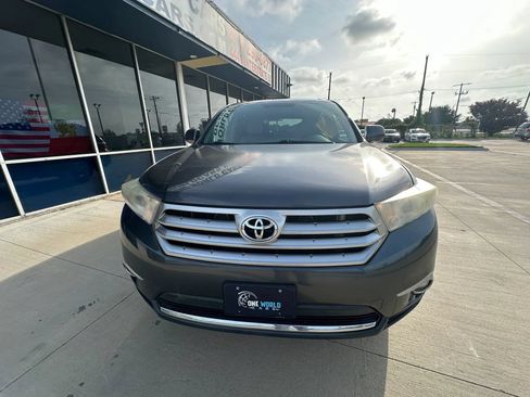 Used 2012 Toyota Highlander Limited w/ Tow Pkg FWD image 8