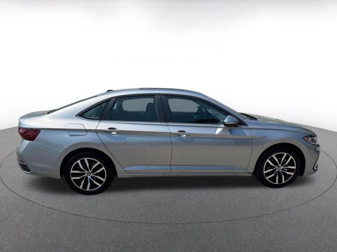 Used 2025 Volkswagen Jetta SE image 15