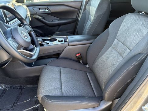 Used 2024 Nissan Rogue SV image 17