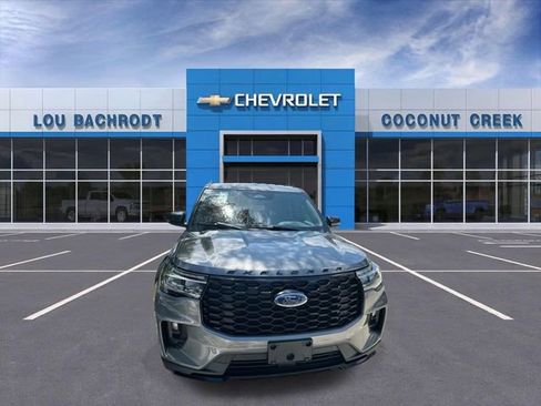 Used 2025 Ford Explorer ST-Line AWD/4WD image 3