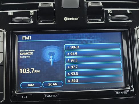 Used 2015 Nissan Leaf SL w/ Premium Package image 20