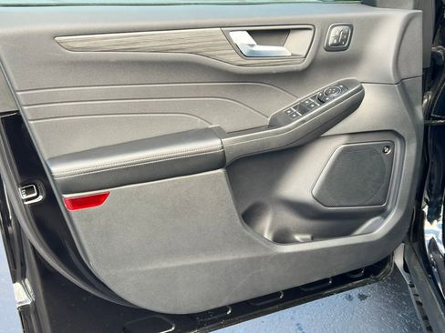 New 2024 Ford Escape SE w/ PHEV Premium Package FWD image 14