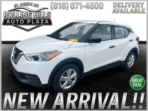 Used 2020 Nissan Kicks S FWD image 1