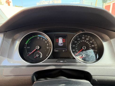 Used 2016 Volkswagen e-Golf SE w/ DC Fast Charging Package image 24