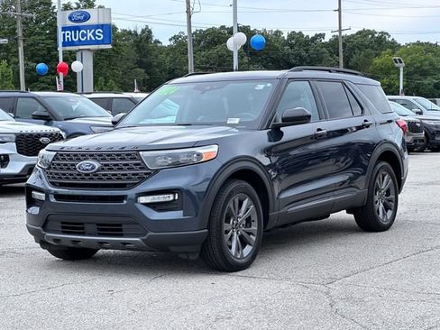 Certified 2024 Ford Explorer XLT w/ Equipment Group 202A AWD/4WD image 3
