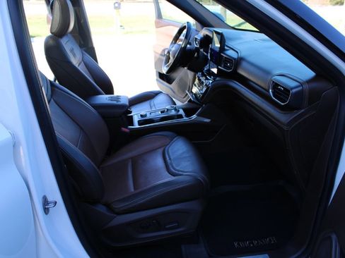 Used 2021 Ford Explorer King Ranch w/ Premium Technology Package image 16