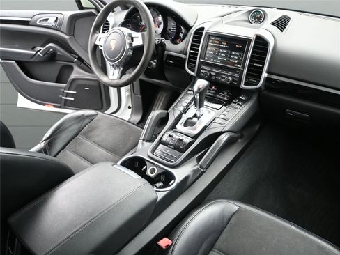 Used 2014 Porsche Cayenne GTS image 31