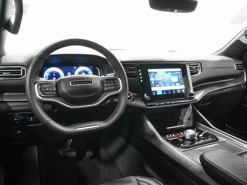 Used 2024 Jeep Wagoneer Series III w/ Flexible Seating Group image 21