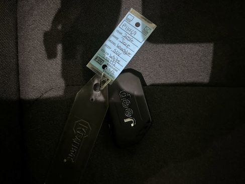 Used 2024 Jeep Wrangler Unlimited Rubicon image 23