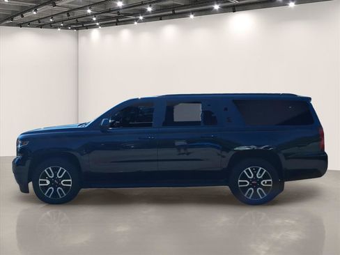 Used 2018 Chevrolet Suburban LT AWD/4WD image 4